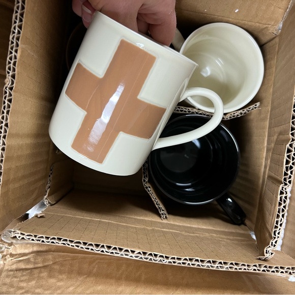 Creative Co-Op Set of 4, Stoneware Mugs Mugs & Cups, 4 Count - Picture 2 of 3